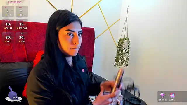 Paris Evans  online show from 15, 12, 2025