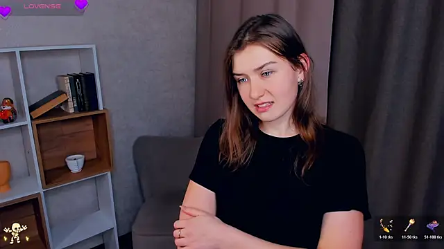 JosieNadile online show from 11, 11, 2025