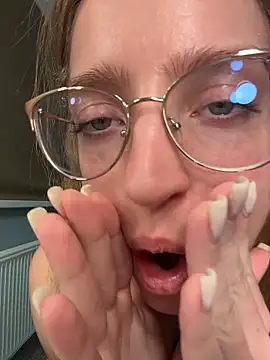 EveLunny online show from 3, 2, 2026