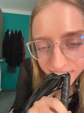 Snapshot of EveLunny chatting on 19, 11, 2025 EveLunny online show from 19, 11, 2025