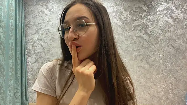 SofiYong online show from 6, 11, 2025