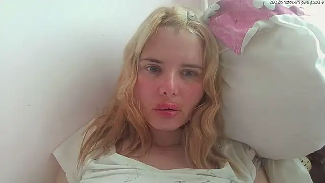 Snapshot of HornyElena chatting on 20, 5, 2026 HornyElena online show from 20, 5, 2026