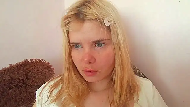 Snapshot of HornyElena chatting on 8, 7, 2026 HornyElena online show from 8, 7, 2026