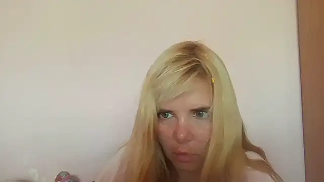 Snapshot of HornyElena chatting on 27, 6, 2026 HornyElena online show from 27, 6, 2026
