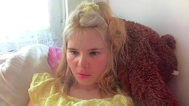 Snapshot of HornyElena chatting on 20, 4, 2026 HornyElena online show from 20, 4, 2026