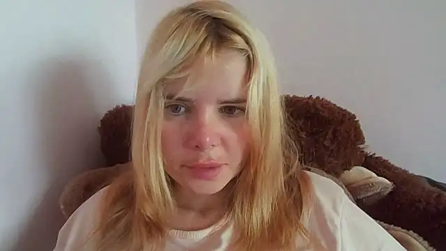 Snapshot of HornyElena chatting on 6, 7, 2026 HornyElena online show from 6, 7, 2026