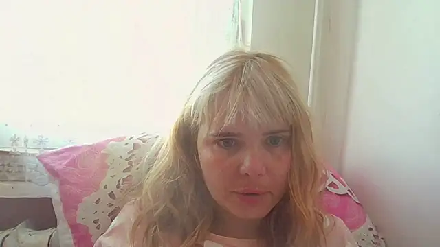 Snapshot of HornyElena chatting on 25, 4, 2026 HornyElena online show from 25, 4, 2026