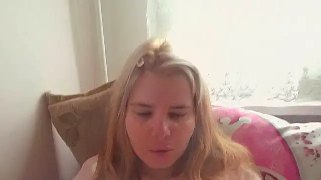 Snapshot of HornyElena chatting on 19, 4, 2026 HornyElena online show from 19, 4, 2026