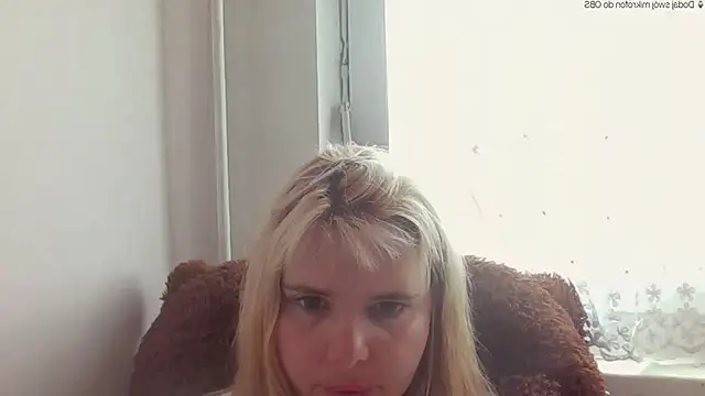 Snapshot of HornyElena chatting on 15, 5, 2026 HornyElena online show from 15, 5, 2026
