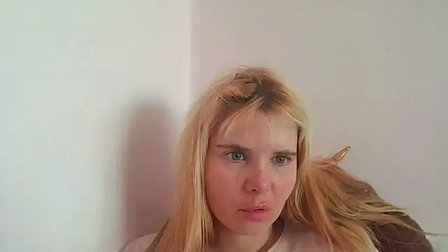 Snapshot of HornyElena chatting on 19, 7, 2026 HornyElena online show from 19, 7, 2026