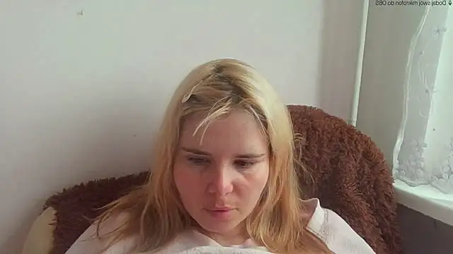 Snapshot of HornyElena chatting on 18, 5, 2026 HornyElena online show from 18, 5, 2026