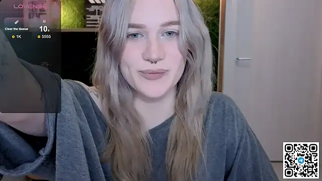 Snapshot of eshleeygreen chatting on 8, 6, 2026 eshleeygreen online show from 8, 6, 2026