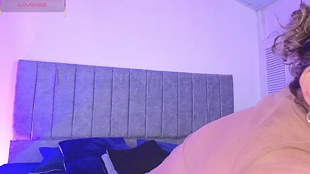 CurvyRosse  online show from 15, 12, 2025