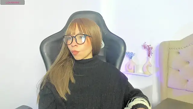 Snapshot of LuluuBerry chatting on 17, 11, 2025 LuluuBerry online show from 17, 11, 2025