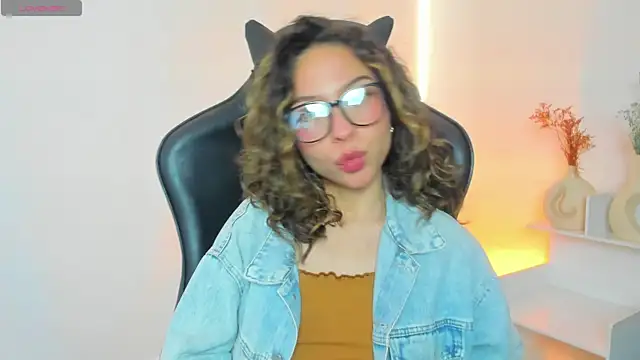 Snapshot of LuluuBerry chatting on 2, 12, 2025 LuluuBerry online show from 2, 12, 2025