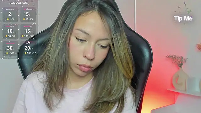 Snapshot of LuluuBerry chatting on 19, 11, 2025 LuluuBerry online show from 19, 11, 2025