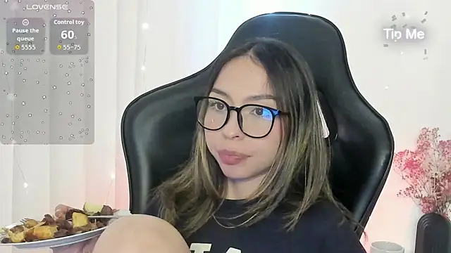 Snapshot of LuluuBerry chatting on 21, 12, 2025 LuluuBerry online show from 21, 12, 2025