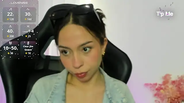 Snapshot of LuluuBerry chatting on 16, 12, 2025 LuluuBerry online show from 16, 12, 2025