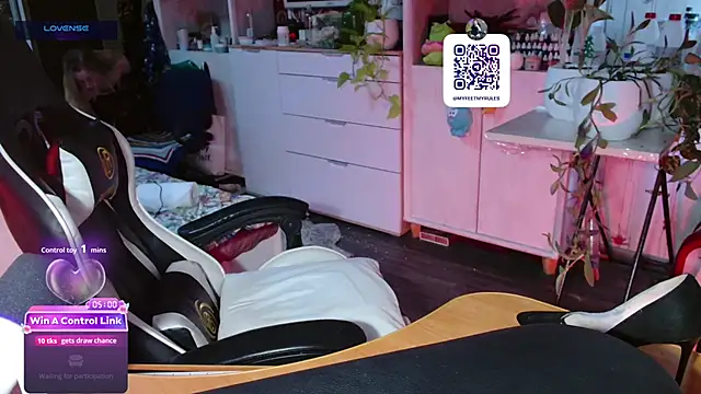 dominyantrix online show from 13, 4, 2026