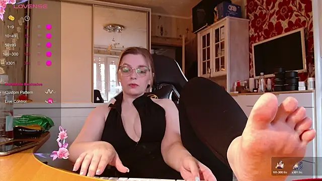 dominyantrix online show from 9, 11, 2025