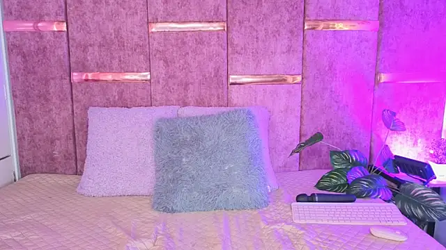  ViolletteNoir  online show from 20, 12, 2025