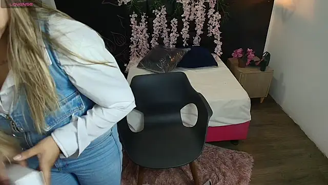 AriannaFox  online show from 12, 11, 2025