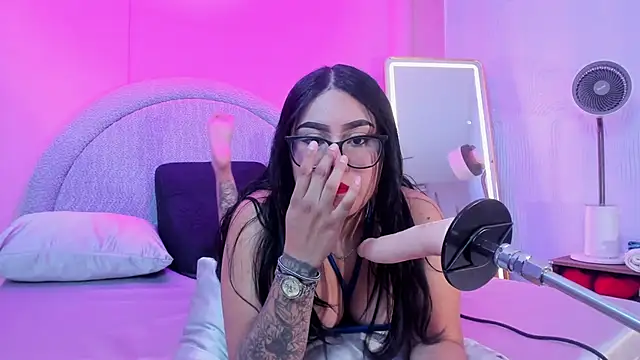 Amy whittee online show from 11, 11, 2025