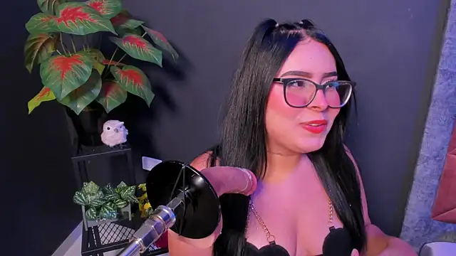 Amy whittee online show from 4, 7, 2026