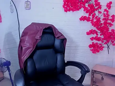 MiaStorm1 online show from 8, 11, 2025