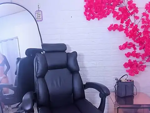 MiaStorm1 online show from 12, 11, 2025