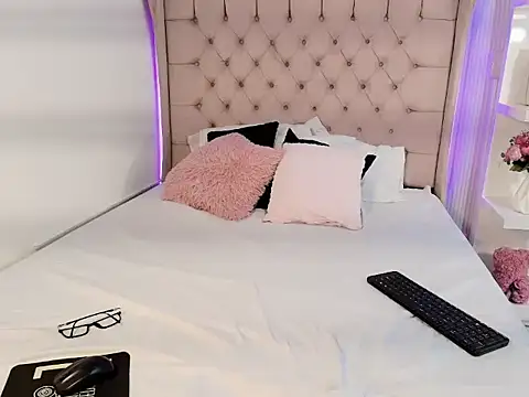 cheerry moon online show from 8, 11, 2025