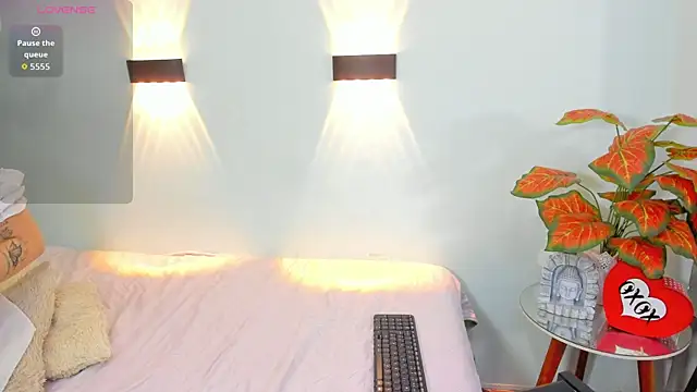 pixie kat online show from 14, 11, 2025