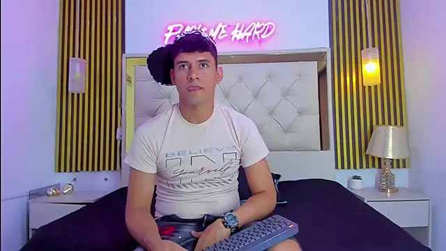 KEVIN MCKINLEY online show from 28, 11, 2025