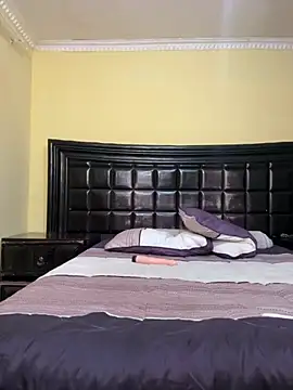 NiaLong21  online show from 2, 12, 2025