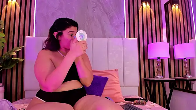 Carlotta de velour online show from 13, 2, 2026