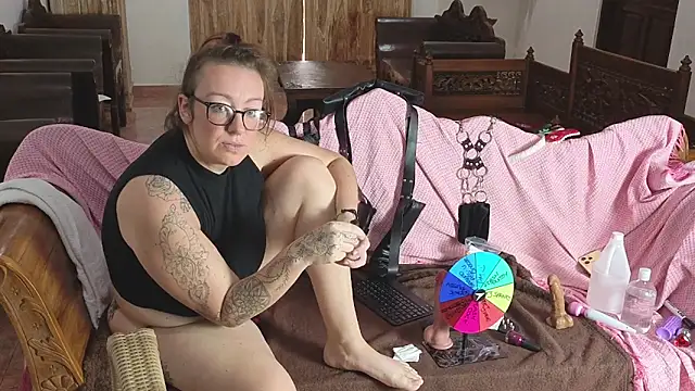 JadeStarUK online show from 15, 12, 2025