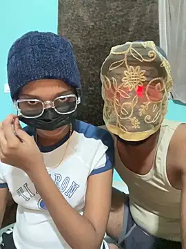 Snapshot of leenaboy@xh chatting on 12, 11, 2025 leenaboyxh online show from 12, 11, 2025