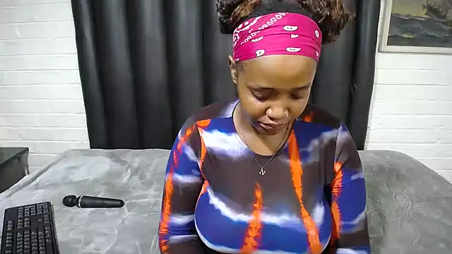 CandyBoobsXxx33 online show from 16, 11, 2025