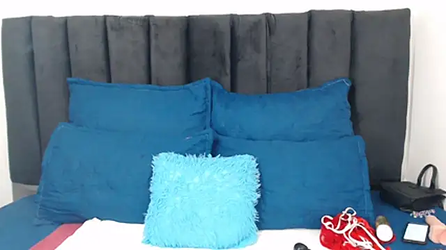 Miss-Berries online show from 13, 4, 2026