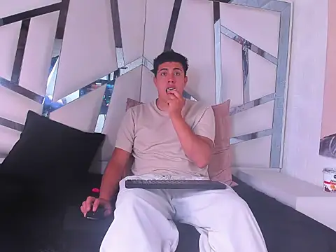 Emmaanddarling online show from 17, 11, 2025