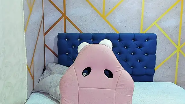  vaiolet owo online show from 12, 2, 2026