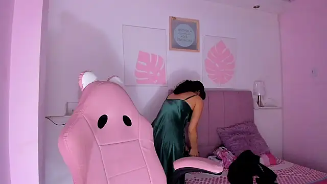  vaiolet owo online show from 18, 12, 2025