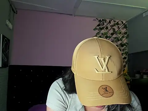 Dhany Naugthy  online show from 7, 11, 2025