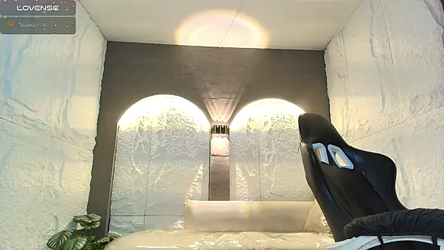 Snapshot of isabella__r chatting on 28, 6, 2026 isabella r online show from 28, 6, 2026