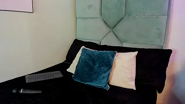 Madame Rouge  online show from 30, 11, 2025