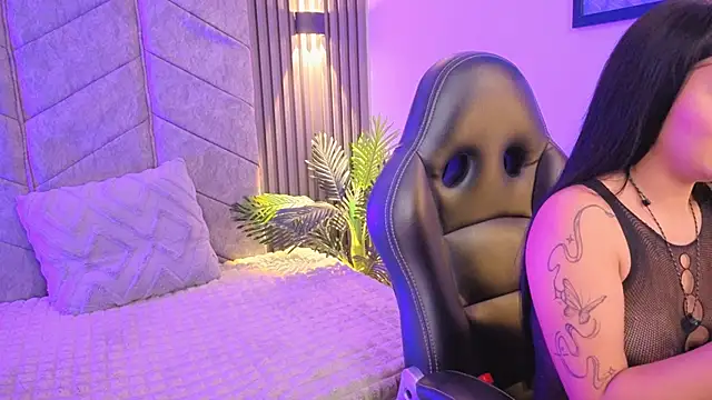 AuroraLanee  online show from 8, 11, 2025