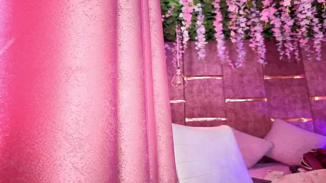 AuroraLanee  online show from 3, 12, 2025