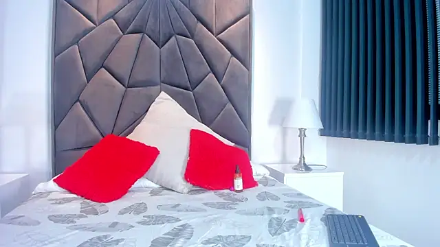 Bella Rousee  online show from 11, 11, 2025