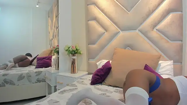 Bella Rousee  online show from 13, 11, 2025