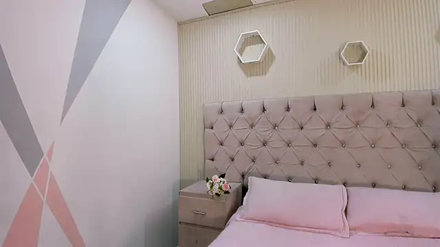 ZarinaWynne online show from 20, 6, 2026